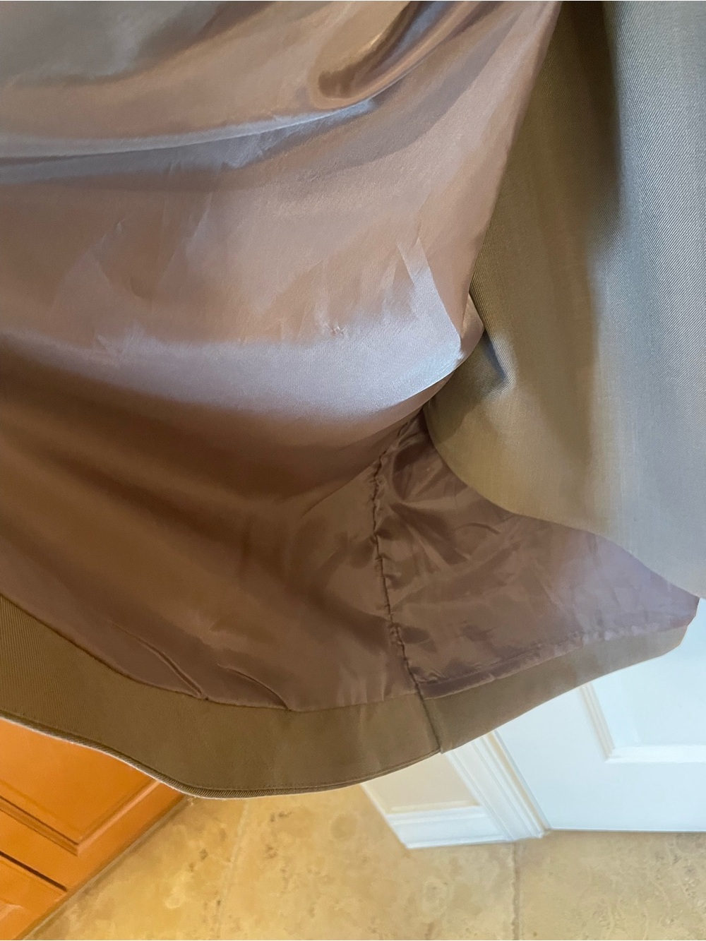 V-Neck Pleated Shift Dress in Taupe/tan 4 - Picture 4 of 8